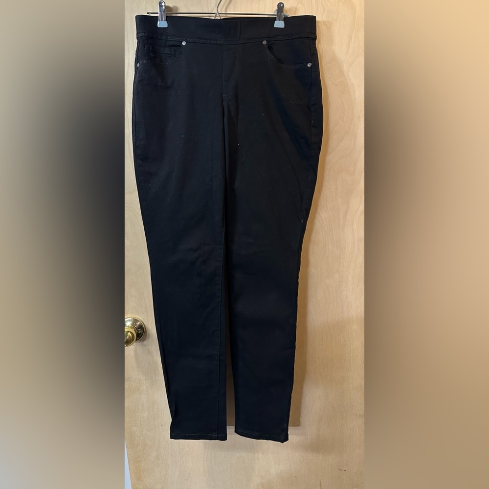 Gloria Vanderbilt All-Around Slimming Effect black jeggings, size 8, no zipper